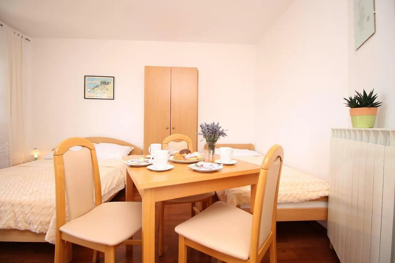 Apartments Ivona 4 Novi Vinodolski