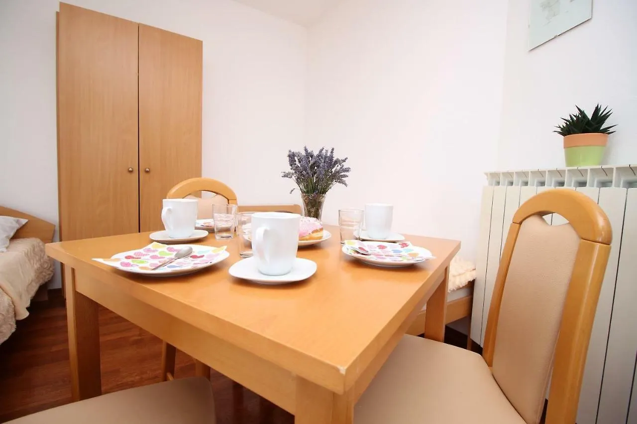 Apartments Ivona 4 Novi Vinodolski 0*,