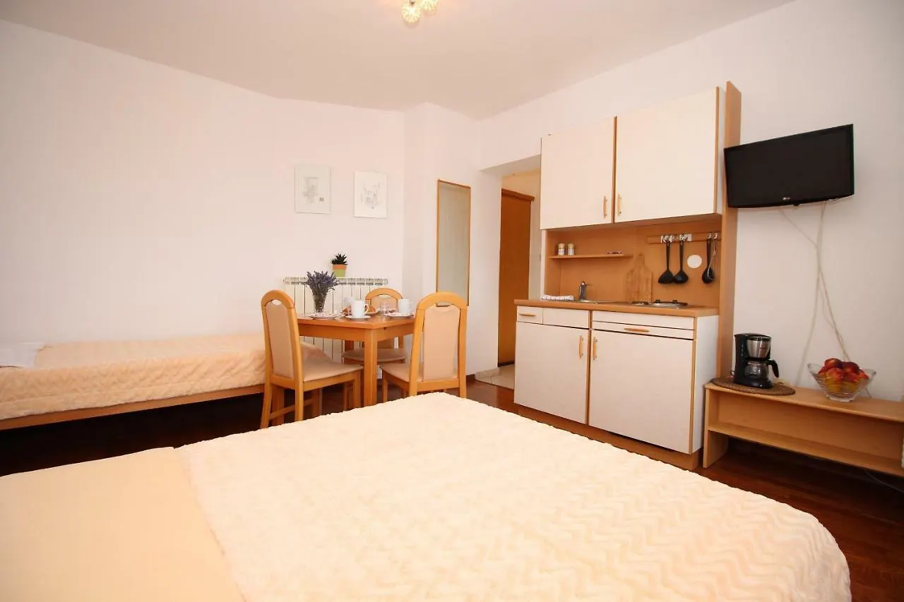 Apartments Ivona 4 Novi Vinodolski