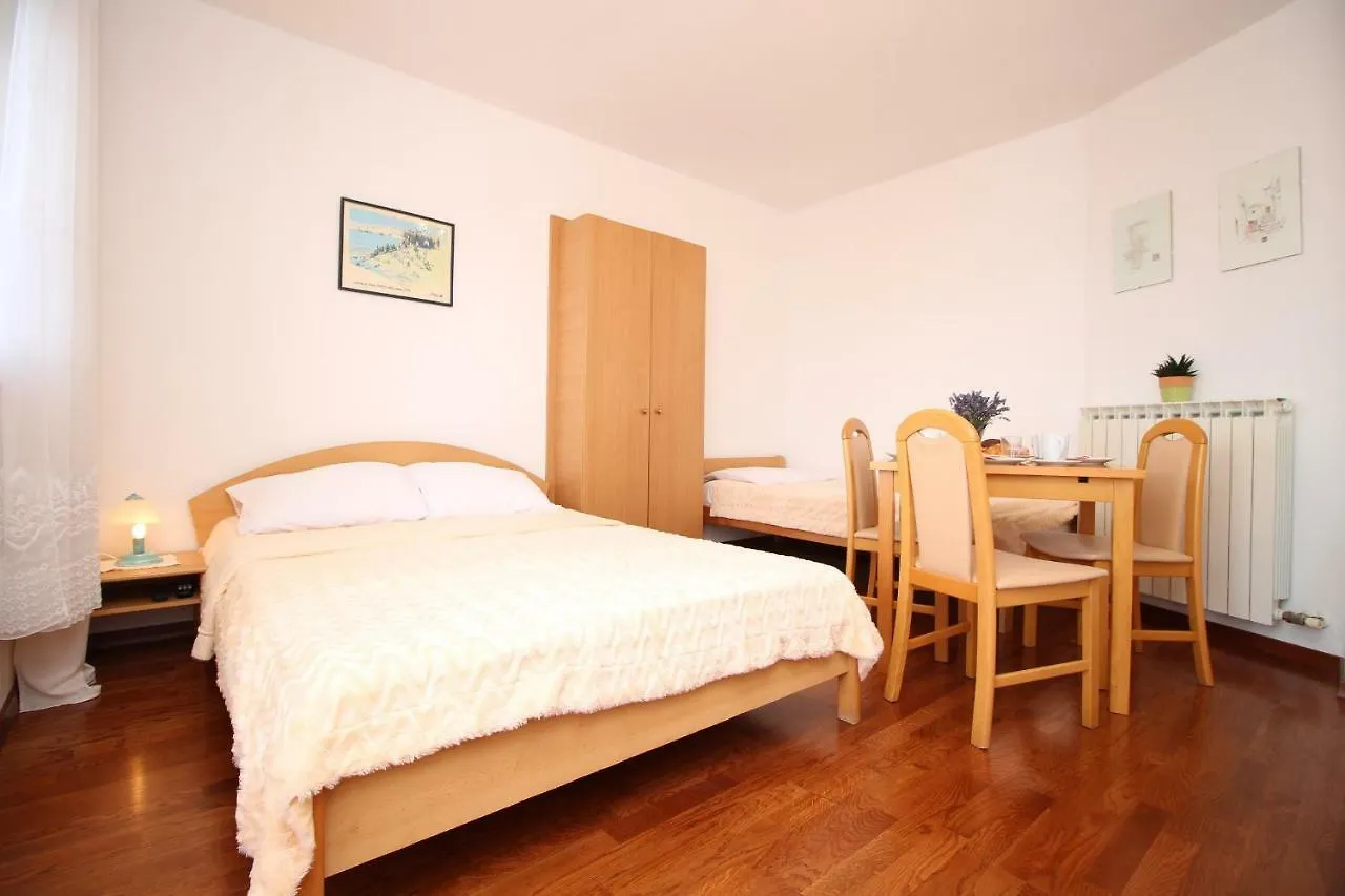 Apartments Ivona 4 Novi Vinodolski